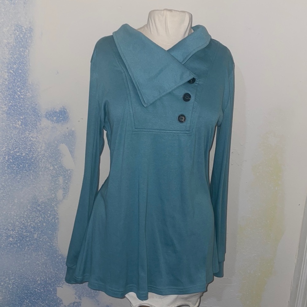 Ladies blue tunic top. NWOT.
